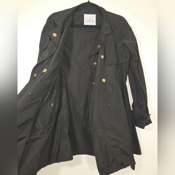 MONCLER DOUBLE-BREASTED TRENCH COAT. - Picture 4 of 10